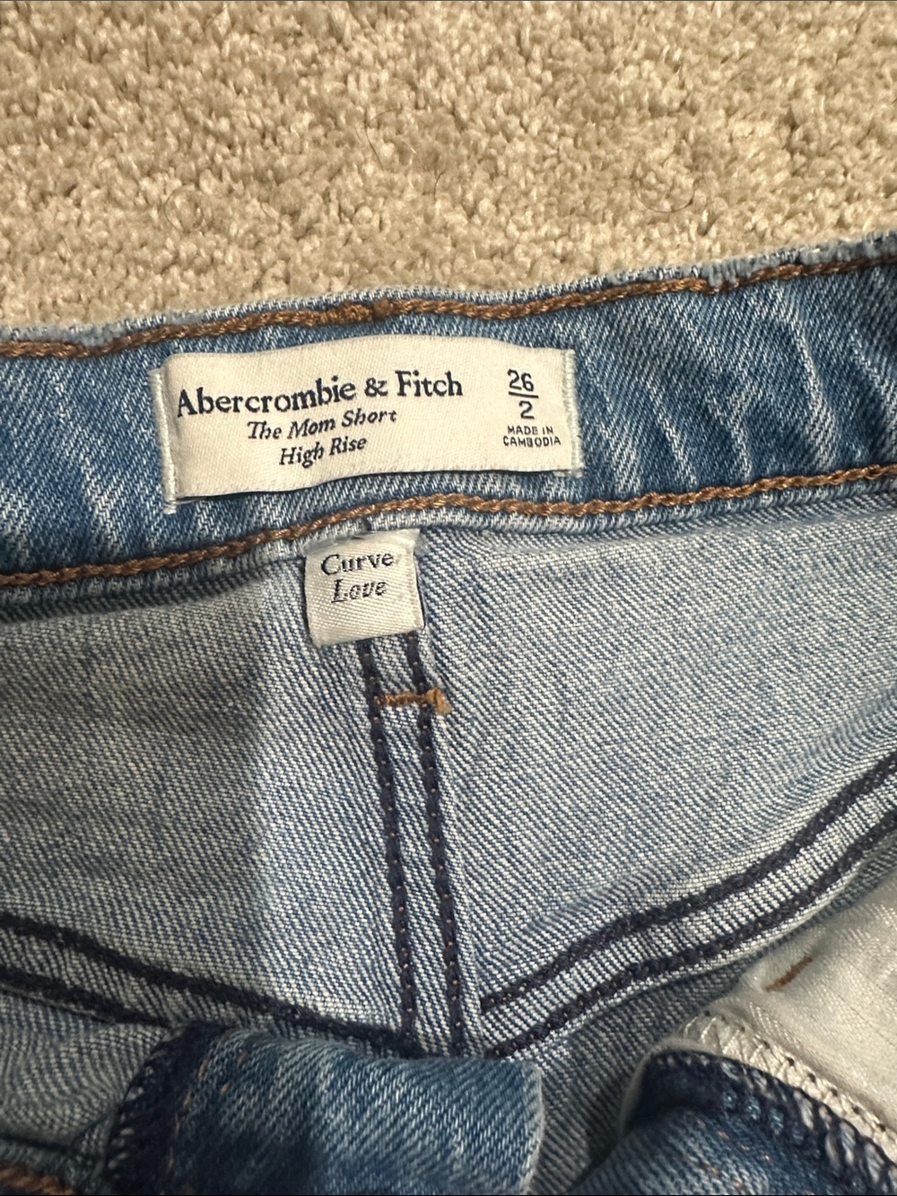 Abercrombie & Fitch High-Rise Mom Short Curve Love - Picture 2 of 3